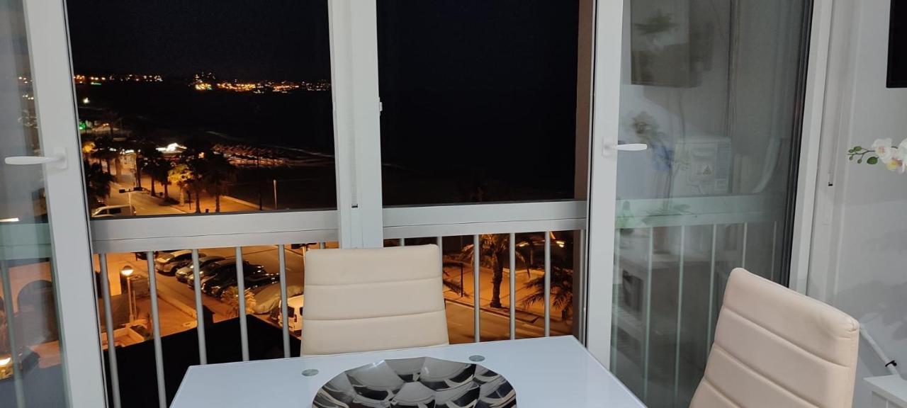 Turisstiko Playa Carvajal Apartment Фуeнхирола Екстериор снимка