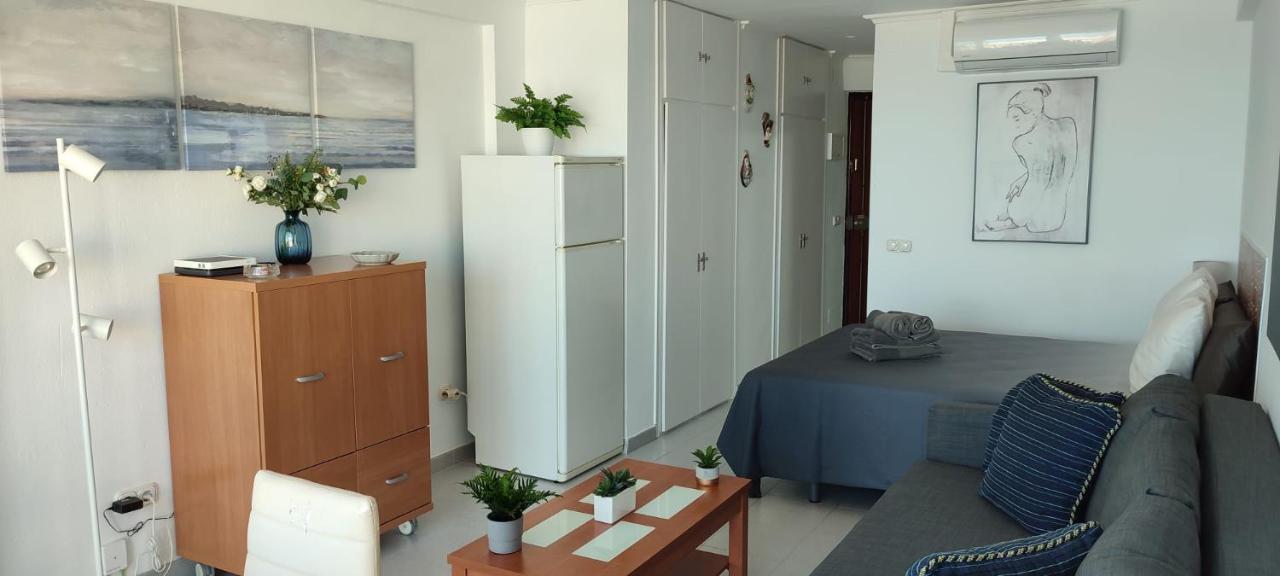 Turisstiko Playa Carvajal Apartment Фуeнхирола Екстериор снимка