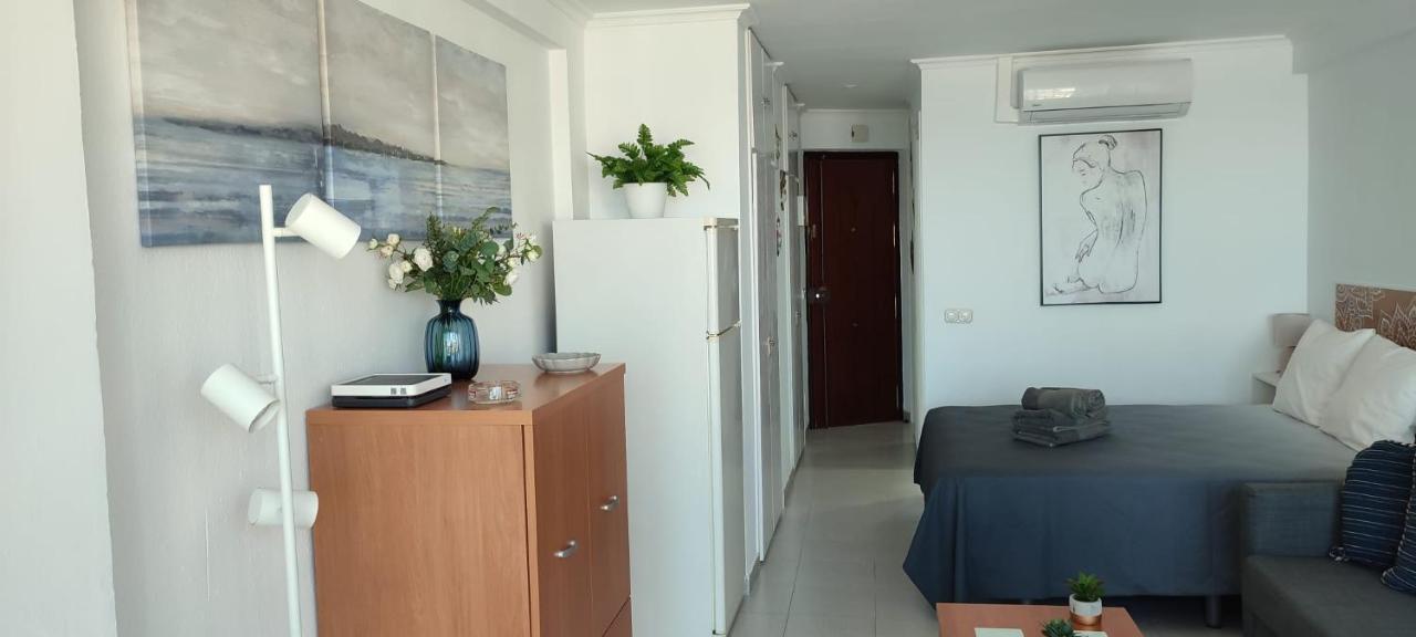 Turisstiko Playa Carvajal Apartment Фуeнхирола Екстериор снимка