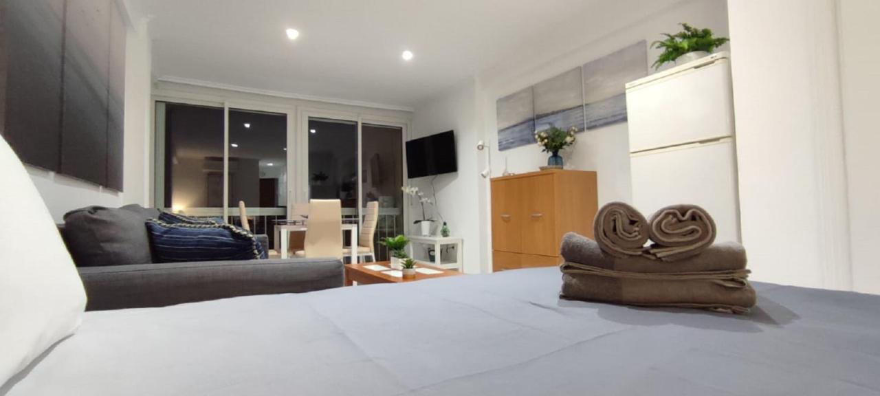 Turisstiko Playa Carvajal Apartment Фуeнхирола Екстериор снимка