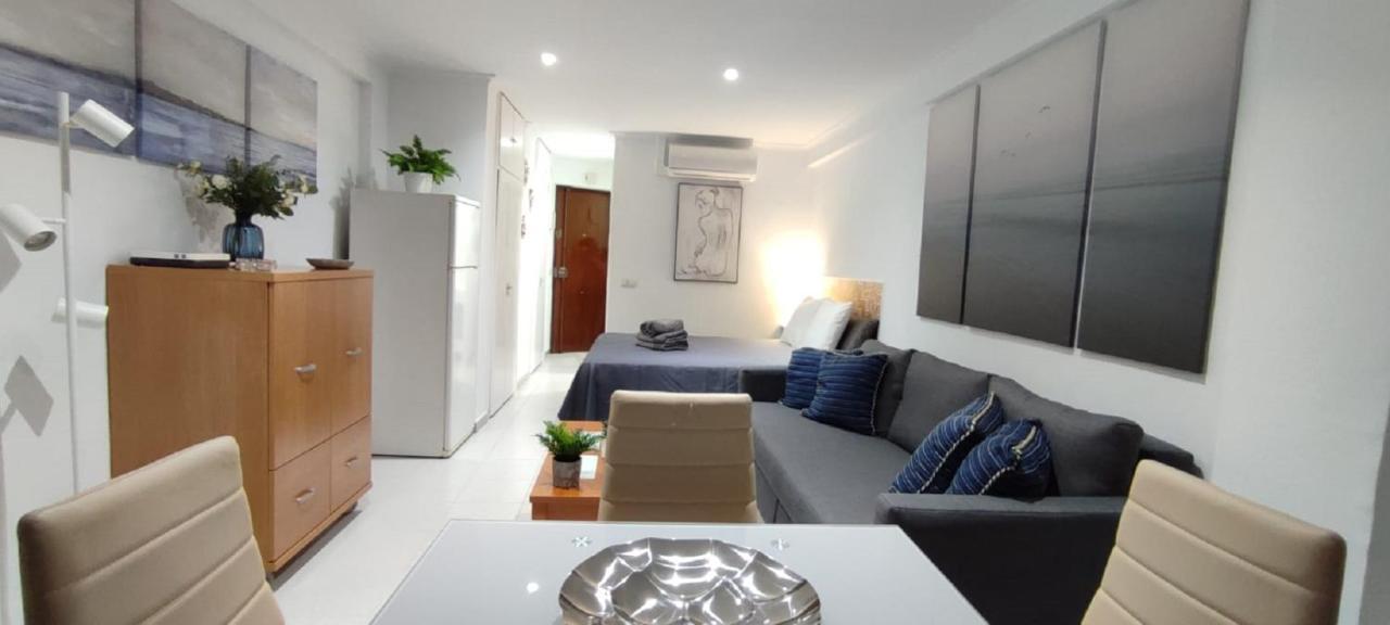 Turisstiko Playa Carvajal Apartment Фуeнхирола Екстериор снимка