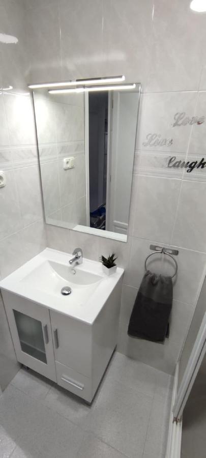 Turisstiko Playa Carvajal Apartment Фуeнхирола Екстериор снимка