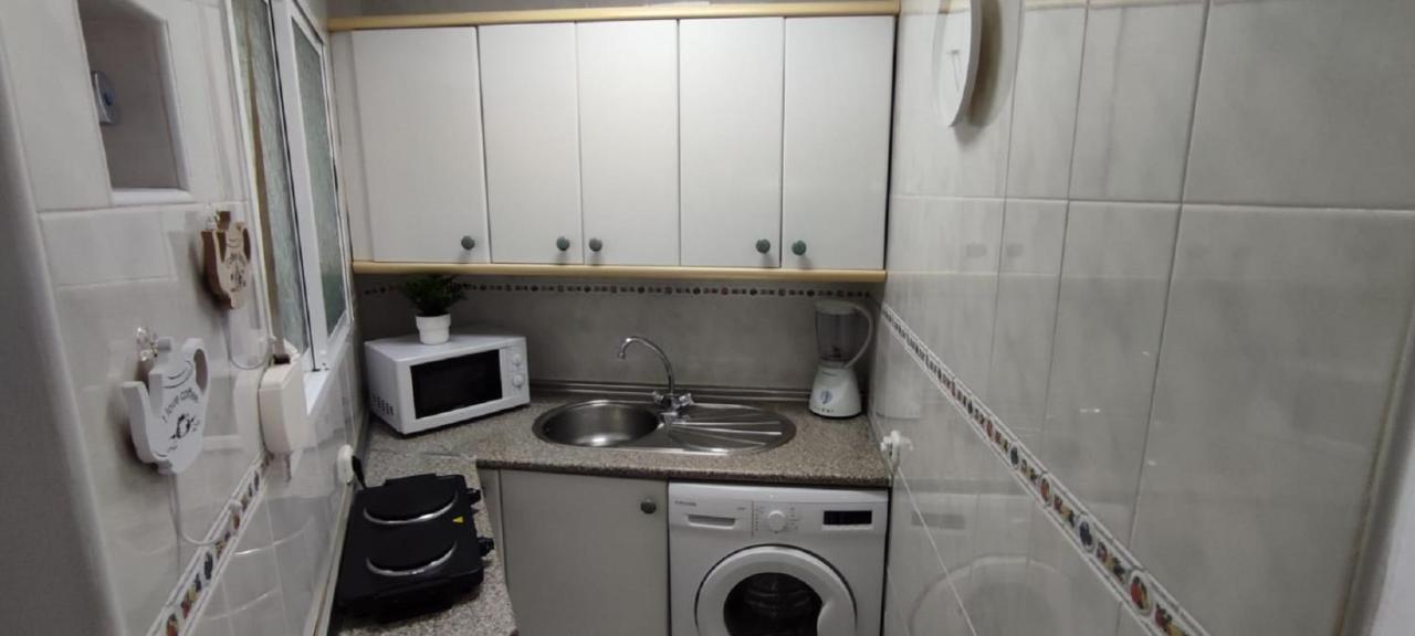 Turisstiko Playa Carvajal Apartment Фуeнхирола Екстериор снимка
