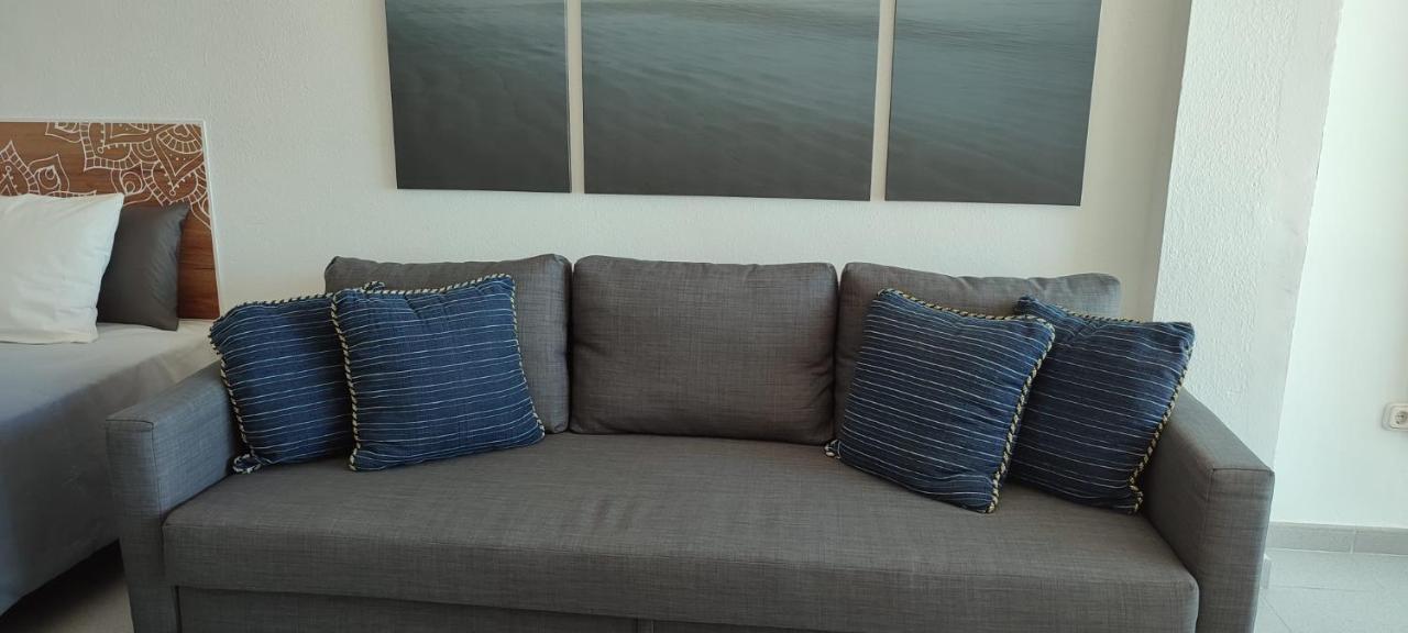 Turisstiko Playa Carvajal Apartment Фуeнхирола Екстериор снимка