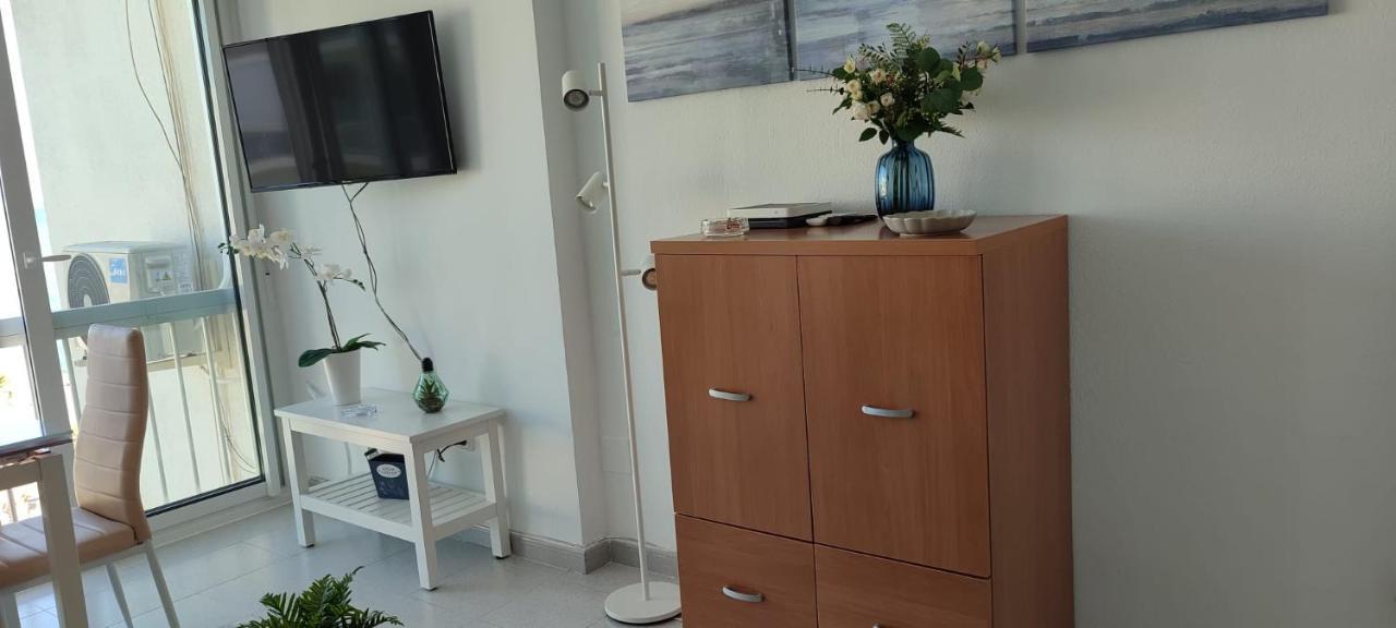 Turisstiko Playa Carvajal Apartment Фуeнхирола Екстериор снимка