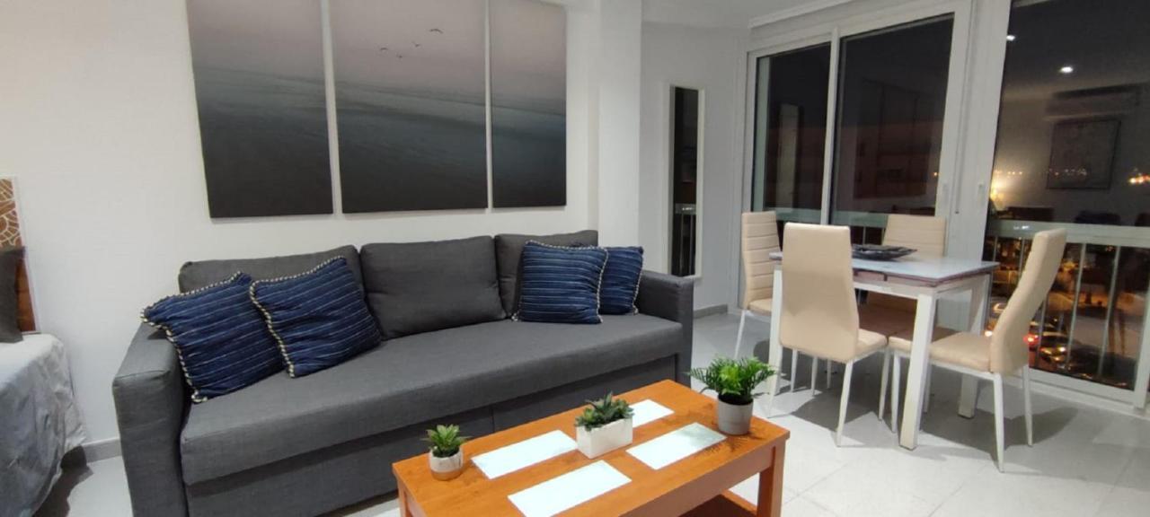 Turisstiko Playa Carvajal Apartment Фуeнхирола Екстериор снимка