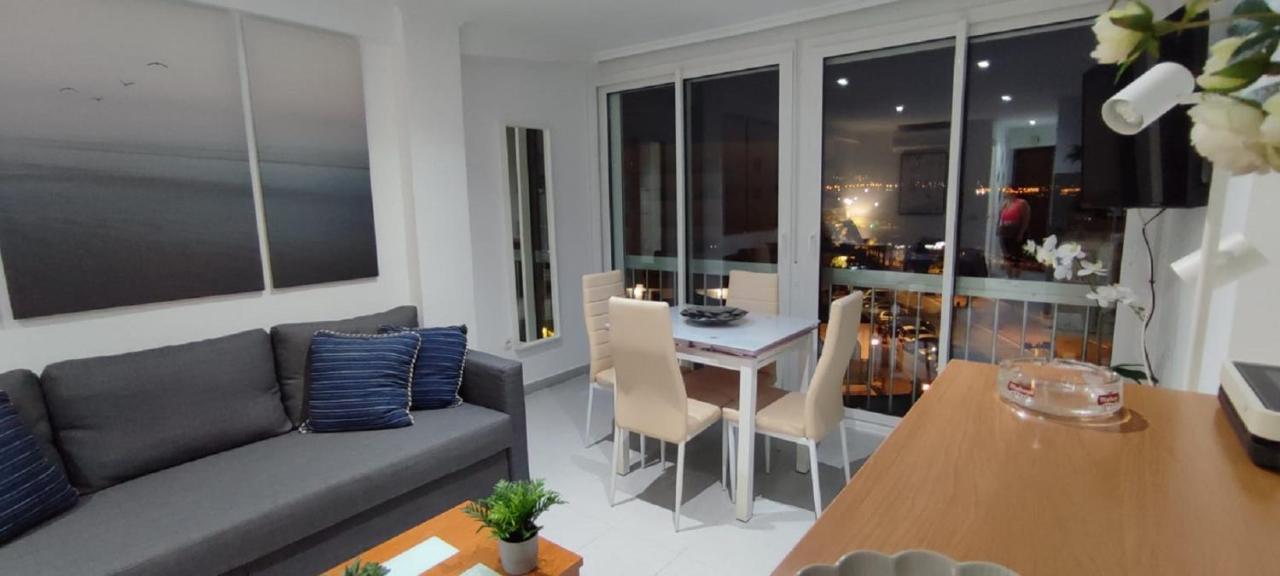 Turisstiko Playa Carvajal Apartment Фуeнхирола Екстериор снимка