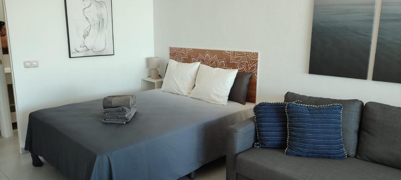 Turisstiko Playa Carvajal Apartment Фуeнхирола Екстериор снимка