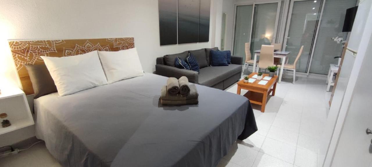 Turisstiko Playa Carvajal Apartment Фуeнхирола Екстериор снимка