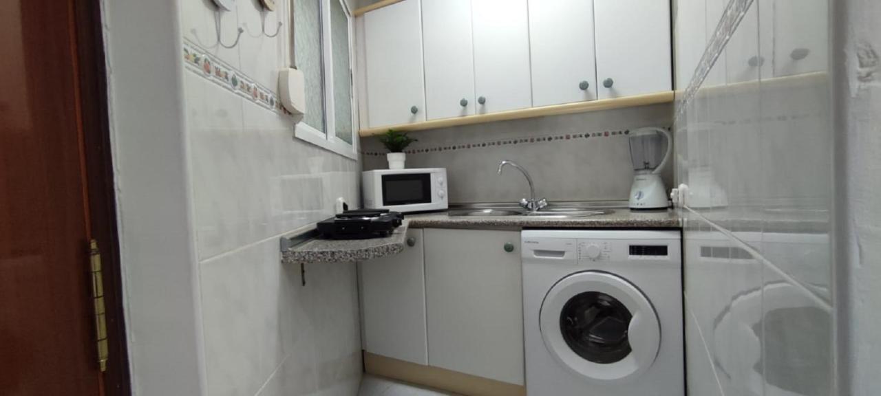 Turisstiko Playa Carvajal Apartment Фуeнхирола Екстериор снимка